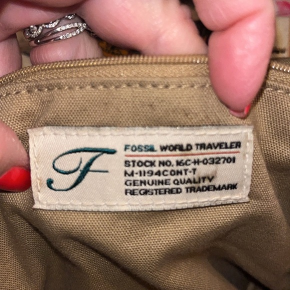 Fossil world traveler / messenger bag - unisex - comes luggage tag - preowned - Picture 13 of 13